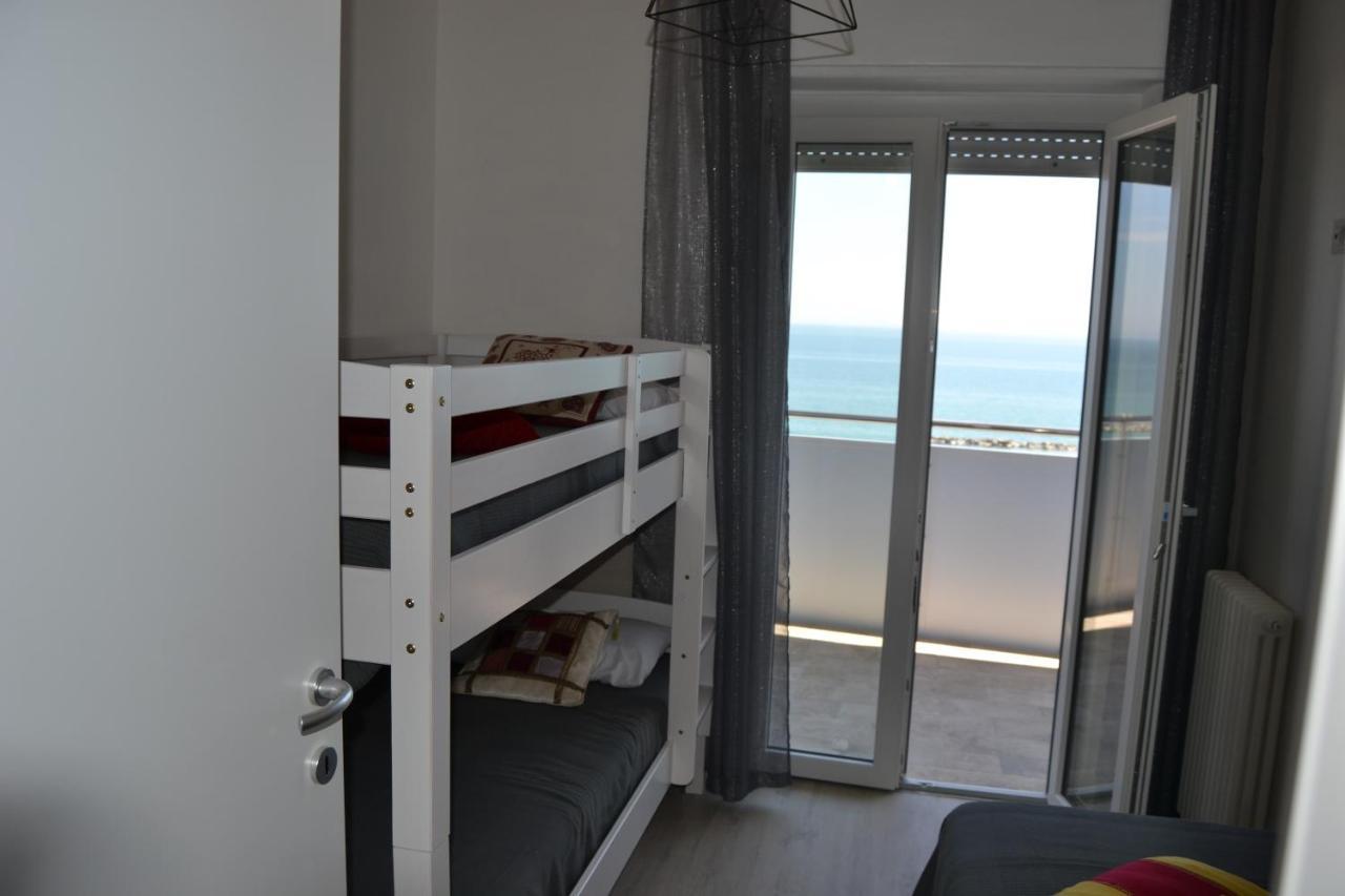 Апартаменти Fronte Mare Panoramico San Benedetto Сан-Бенедетто-дель-Тронто Екстер'єр фото