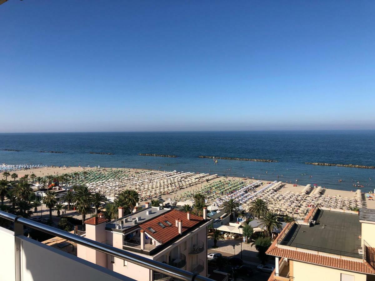 Апартаменти Fronte Mare Panoramico San Benedetto Сан-Бенедетто-дель-Тронто Екстер'єр фото