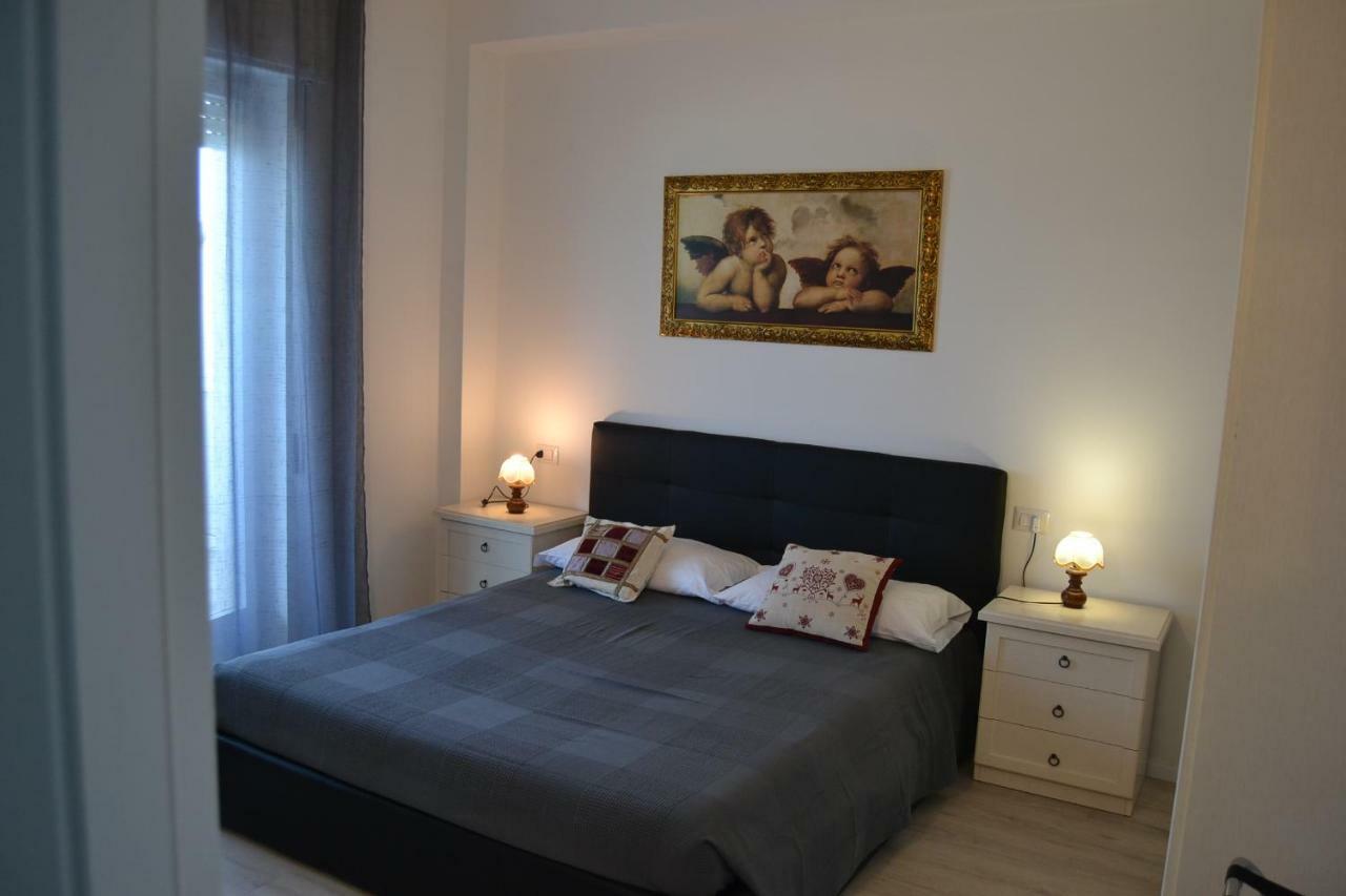 Апартаменти Fronte Mare Panoramico San Benedetto Сан-Бенедетто-дель-Тронто Екстер'єр фото