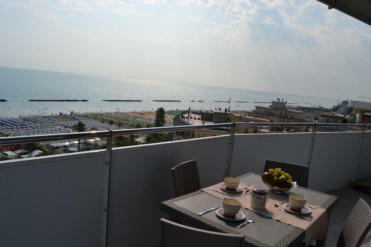 Апартаменти Fronte Mare Panoramico San Benedetto Сан-Бенедетто-дель-Тронто Екстер'єр фото