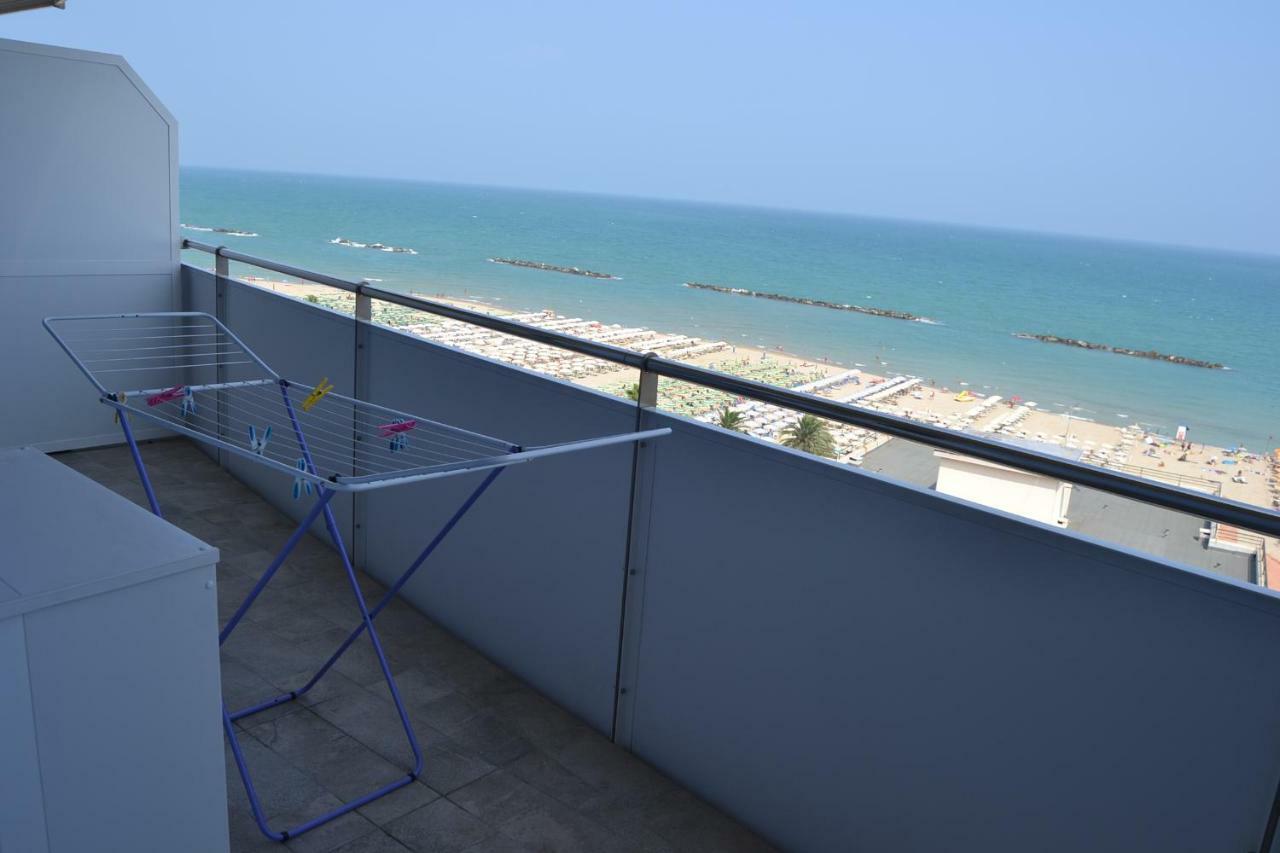 Апартаменти Fronte Mare Panoramico San Benedetto Сан-Бенедетто-дель-Тронто Екстер'єр фото