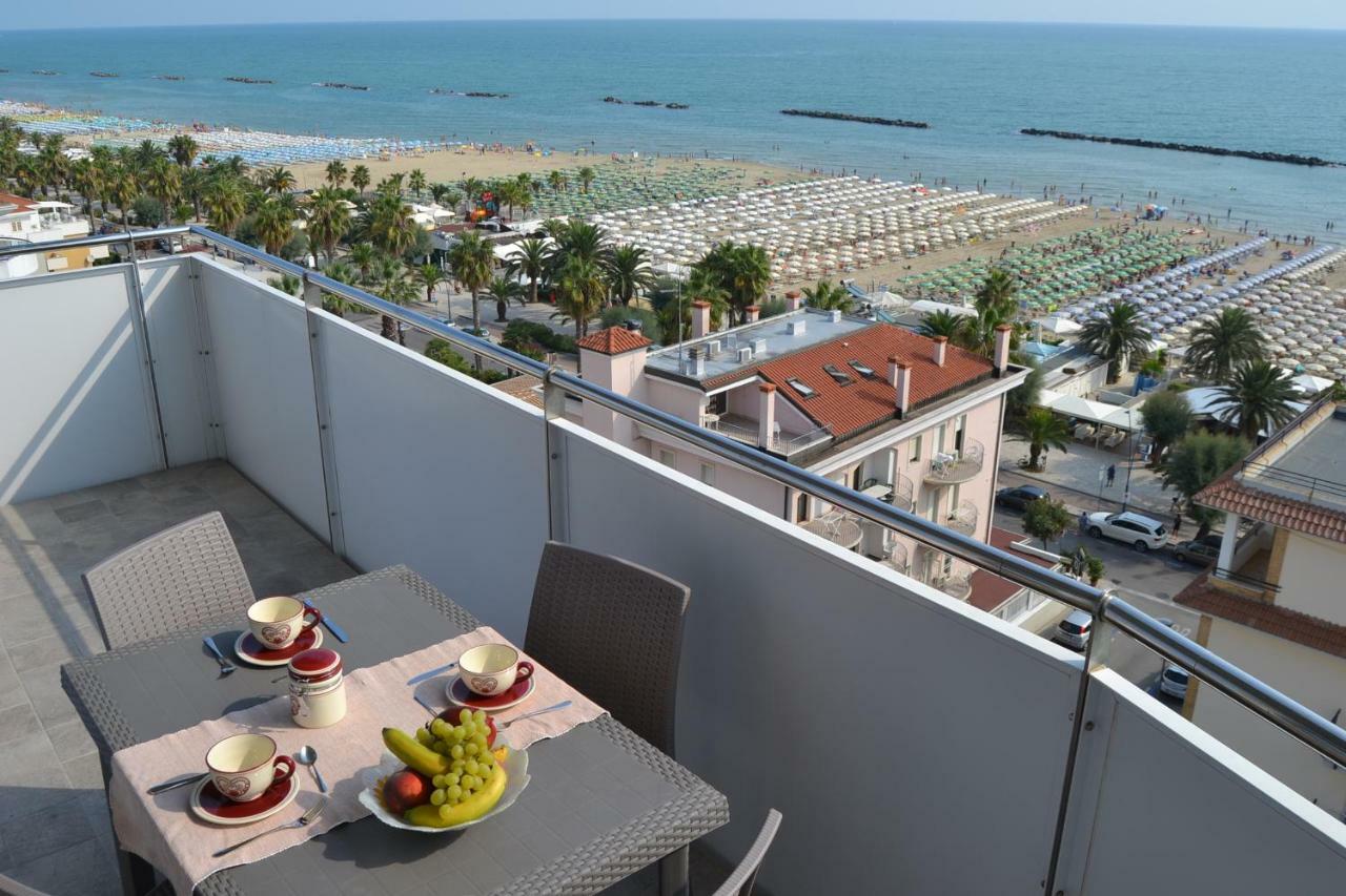 Апартаменти Fronte Mare Panoramico San Benedetto Сан-Бенедетто-дель-Тронто Екстер'єр фото