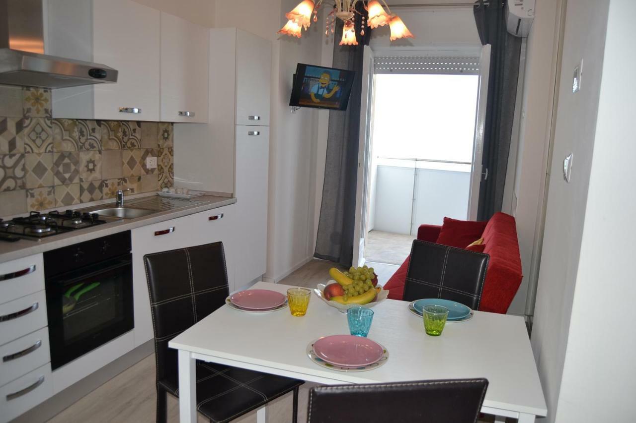 Апартаменти Fronte Mare Panoramico San Benedetto Сан-Бенедетто-дель-Тронто Екстер'єр фото