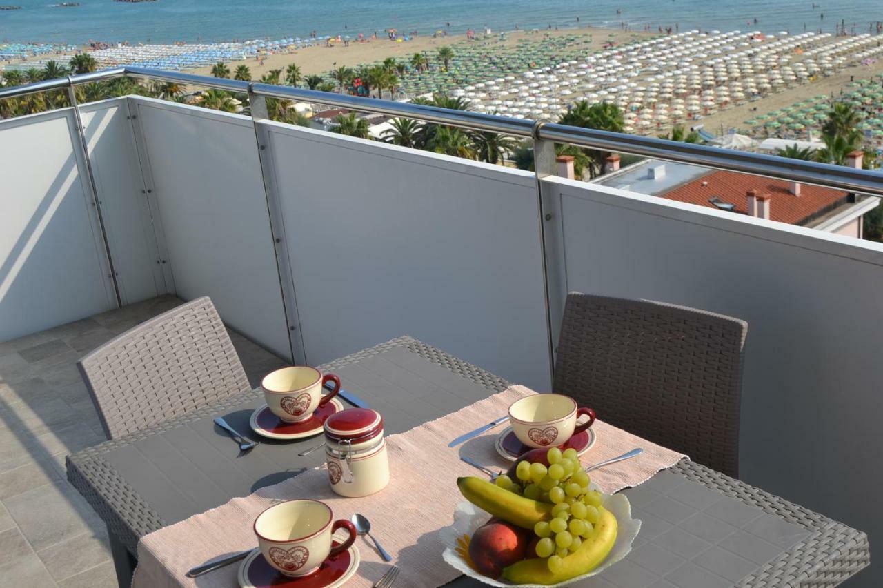 Апартаменти Fronte Mare Panoramico San Benedetto Сан-Бенедетто-дель-Тронто Екстер'єр фото